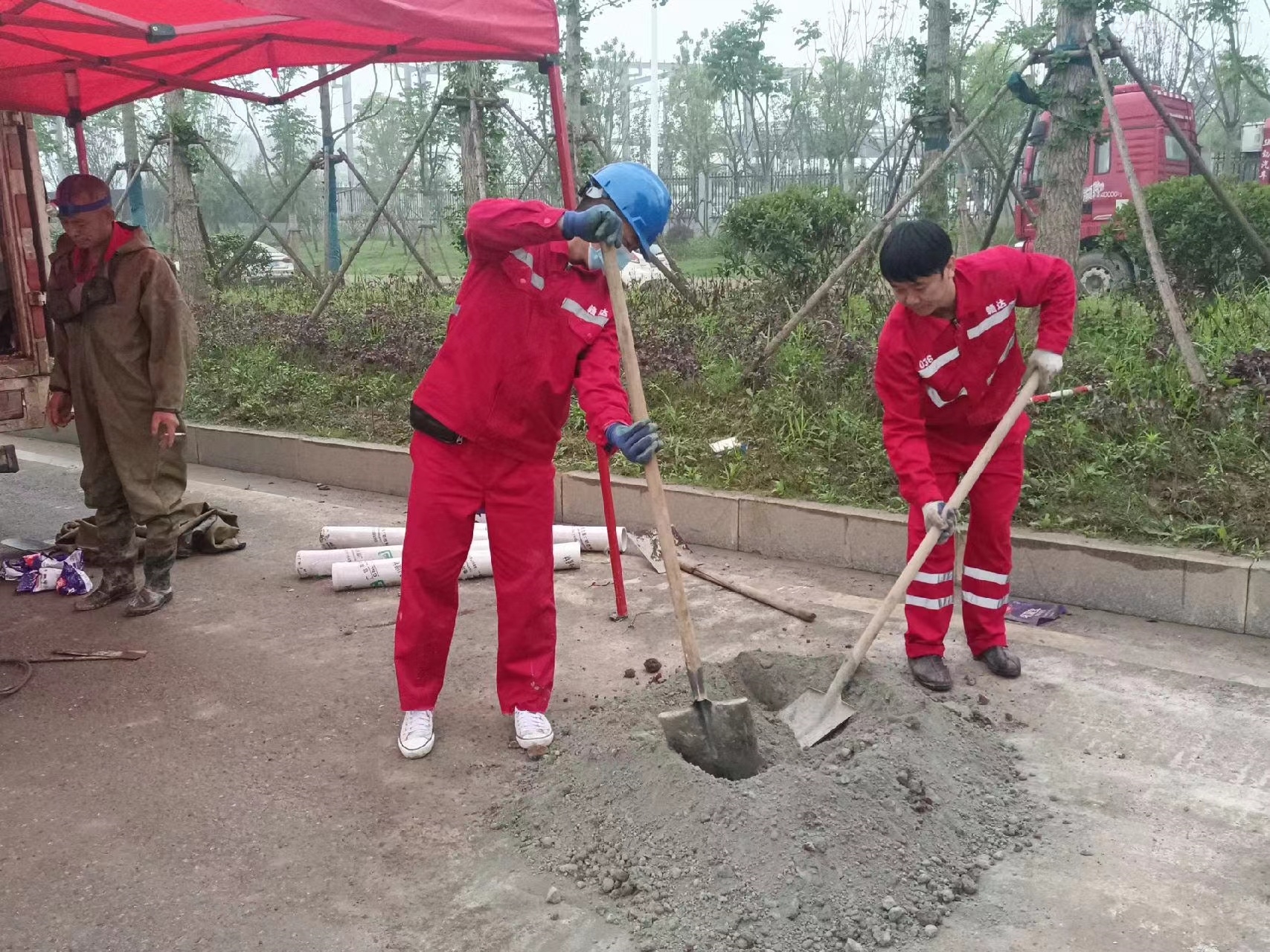 无极管道疏通哪家好】及时进行市政管道清淤